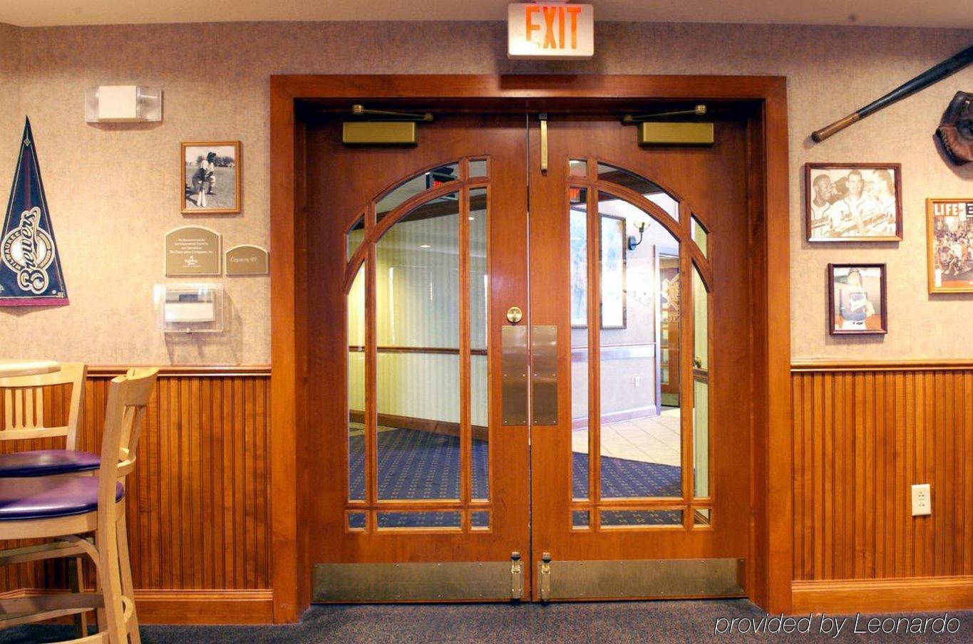 Holiday Inn Milwaukee Airport By Ihg Интериор снимка