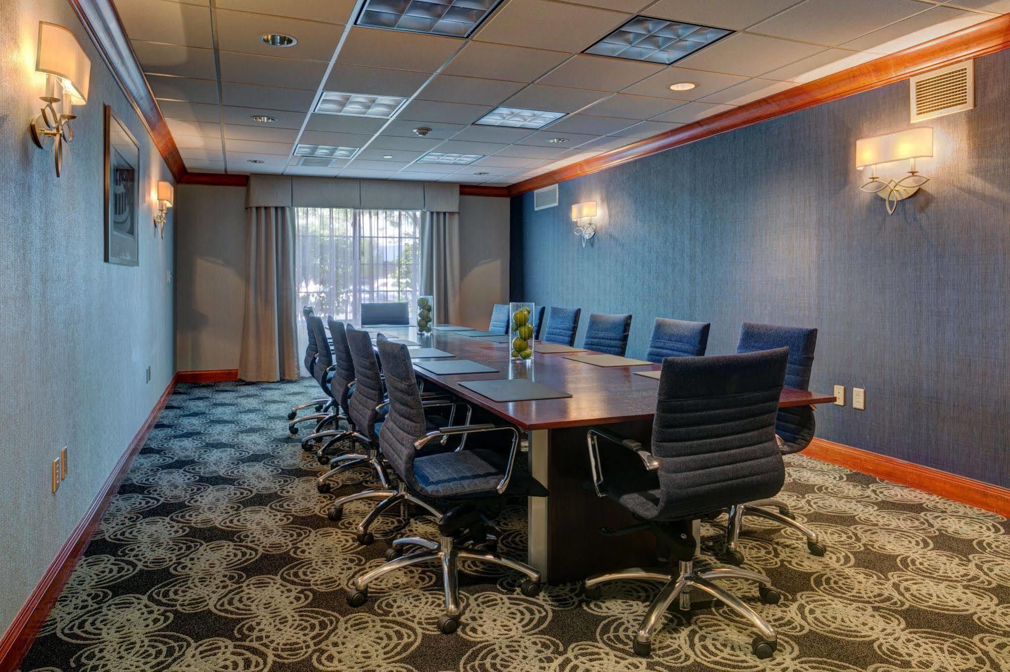 Holiday Inn Milwaukee Airport By Ihg Екстериор снимка
